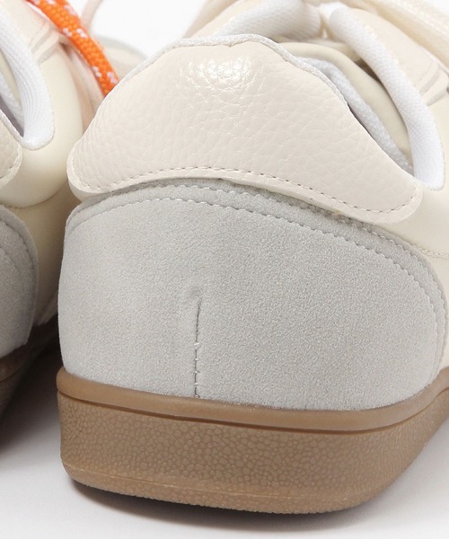 BAYFLOW（ベイフロー）の「[抗菌防臭＆撥水加工付き]替え紐付きスニーカー（スニーカー・レディース・オフホワイト/ブラック・LARGE/MEDIUM）」の19枚目の写真