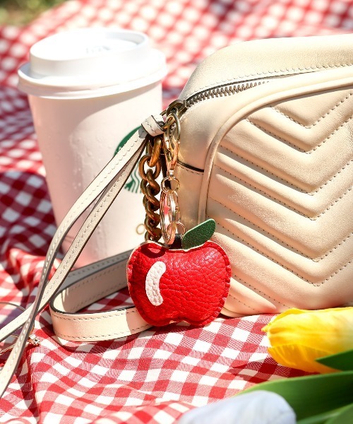 PUレザーリンゴモチーフチャーム レザーチャーム フルーツ アップル