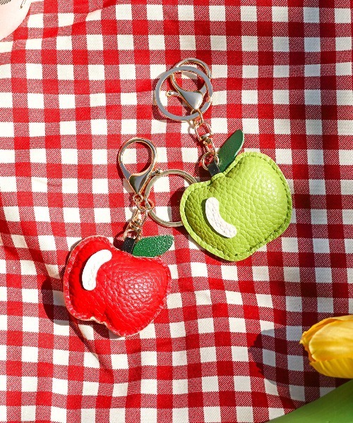 PUレザーリンゴモチーフチャーム レザーチャーム フルーツ アップル