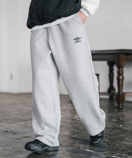 UMBRO 別注コラボ裏起毛ワンポイントロゴ刺繍イージーワイドストレート