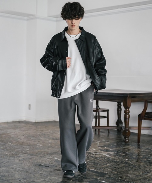 umbro　フィットネスパンツ　カーキ　ワンポイント　ロゴ　ワイド　ストレッチ umbro フィットネスパンツ カーキ ワンポイント ロゴ ワイド ストレッチ