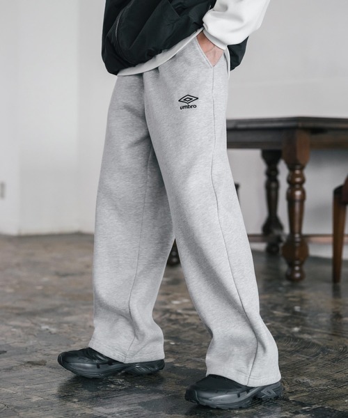 UMBRO 別注コラボ裏起毛ワンポイントロゴ刺繍イージーワイドストレート