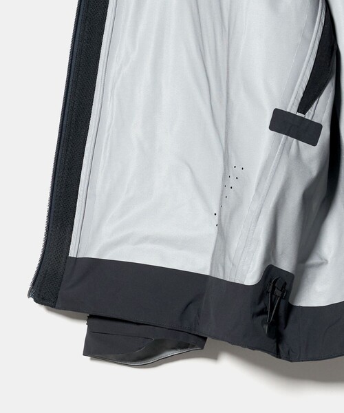 DESCENTE ALLTERRAIN（デサント　オルテライン）の「＜DESCENTE ALLTERRAIN＞HARD SHELL JACKET CREAS /ハードシェルジャケット（マウンテンパーカー・メンズ・ブラック/ダークグレー・M/XL/L）」の22枚目の写真