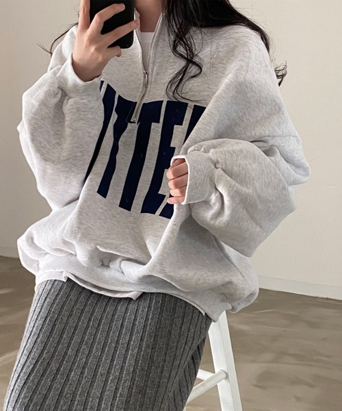 Girly Doll(ガーリードール)の「ハーフジップビッグロゴスウェット(スウェット・レディース・グレー/イエロー/ブルー・FREE)」の2枚目の写真