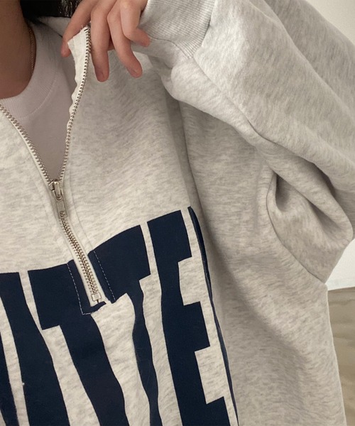 Girly Doll(ガーリードール)の「ハーフジップビッグロゴスウェット(スウェット・レディース・グレー/イエロー/ブルー・FREE)」の12枚目の写真