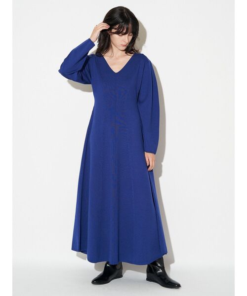 ELENDEEK(エレンディーク)の「フィット&フレアニットワンピース(ワンピース・レディース・ブラック/オフホワイト/ブルー・01/02)」の9枚目の写真