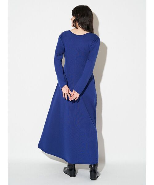 ELENDEEK(エレンディーク)の「フィット&フレアニットワンピース(ワンピース・レディース・ブラック/オフホワイト/ブルー・01/02)」の11枚目の写真