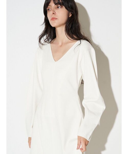 ELENDEEK(エレンディーク)の「フィット&フレアニットワンピース(ワンピース・レディース・ブラック/オフホワイト/ブルー・01/02)」の17枚目の写真