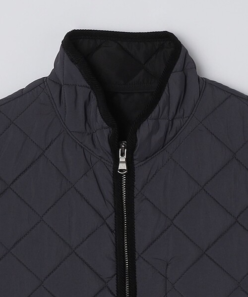 SHIPS（シップス）の「SHIPS:〈手洗い可能〉NETPLUS(R) キルティング スタンド ベスト（ベスト・メンズ・ブラック/チャコールグレー・SMALL/MEDIUM/LARGE/X-LARGE）」の18枚目の写真