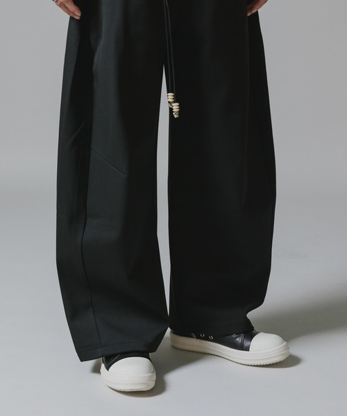 Theater code（シアターコード）の「【26SS再入荷】Beaded Rope Belt Tapered Pants with Slacks Style / ビーズロープベルト付き スラックス風テーパードパンツ（スラックス・メンズ・ブラック/グレー・M/L）」の15枚目の写真