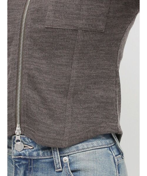 EVRIS（エヴリス）の「ワンポイントフロントジップポケットリブトップス（Tシャツ/カットソー・レディース・ブラック/グレー/レッド・FREE）」の8枚目の写真