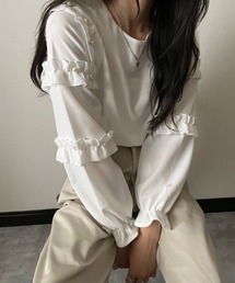 deux amour（ドゥーザムール）の「袖フリルパールトップス（Tシャツ/カットソー・レディース）」