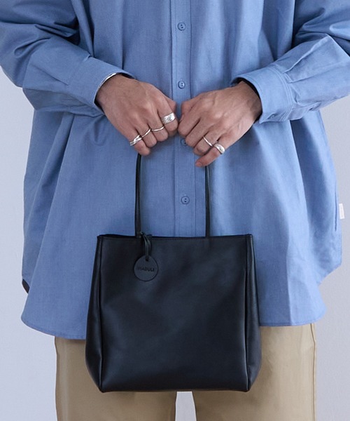 MADULI（マドゥリ）の「MADULI マドゥリ レザーペーパーバッグ(20539)（トートバッグ・メンズ・ブラック/ダークブラウン・FREE）」の4枚目の写真