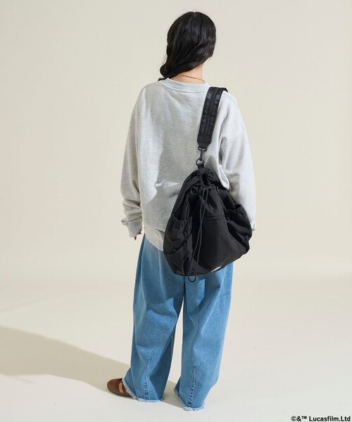 FREAK'S STORE(フリークスストア)の「STARWARS/スターウォーズ(Graphic) ヴィンテージライク クルーネックスウェット/フロスト加工/リラックスフィット(スウェット・メンズ・チャコールグレー/ブラック/ライトグレー・MEDIUM/LARGE)」の15枚目の写真