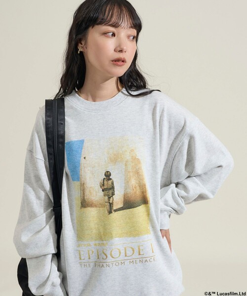 FREAK'S STORE(フリークスストア)の「STARWARS/スターウォーズ(Graphic) ヴィンテージライク クルーネックスウェット/フロスト加工/リラックスフィット(スウェット・メンズ・チャコールグレー/ブラック/ライトグレー・MEDIUM/LARGE)」の9枚目の写真
