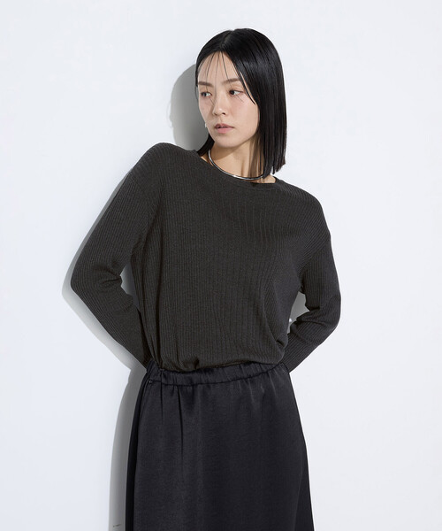 K.T KIYOKO TAKASE（キヨコタカセ）の「シルクコットン ベーシックニットプルオーバー（ニット/セーター・レディース・レッド/チャコール/ブルー・9号/11号）」の2枚目の写真