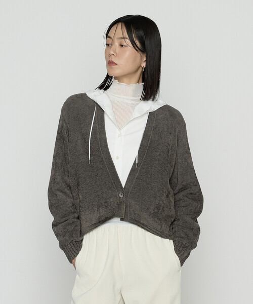 Gabardine K.T(ギャバジンケーティー)の「ストレッチモール マシュマロニットショートカーディガン(カーディガン/ボレロ・レディース・グレー/グレイッシュベージュ・9号)」の6枚目の写真