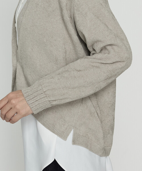 Gabardine K.T(ギャバジンケーティー)の「ストレッチモール マシュマロニットショートカーディガン(カーディガン/ボレロ・レディース・グレー/グレイッシュベージュ・9号)」の13枚目の写真