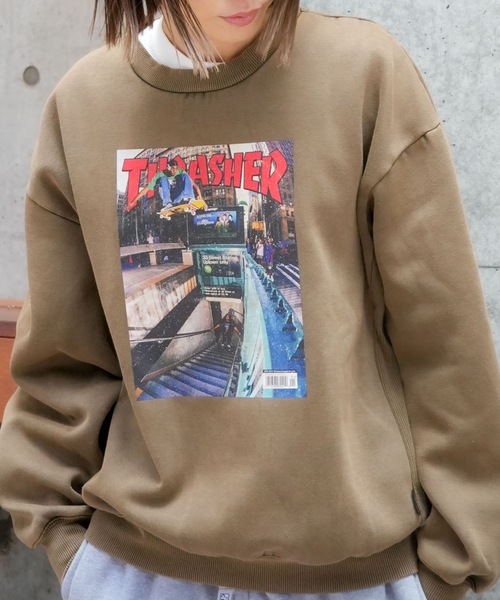 THRASHER(スラッシャー)の「MAGAZINE COVER PIGMENT CREW SWEAT/THRASHER スラッシャー ピグメント クルーネック スウェット トレーナー フォトプリント グラフィック ストリート スケーター ヴィンテージ(スウェット・メンズ・チャコールグレー/ブラウン・MEDIUM/LARGE/X-LARGE)」の2枚目の写真