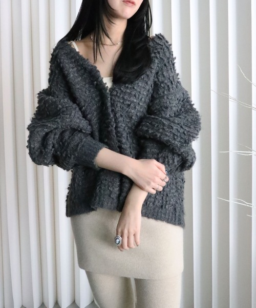 YENNA（イェンナ）の「【ポコポコVネックニットカーディガン】ニットアウター（ニット/セーター・レディース・チャコールグレー/ベージュ/アイボリー/ブルー・FREE）」の2枚目の写真