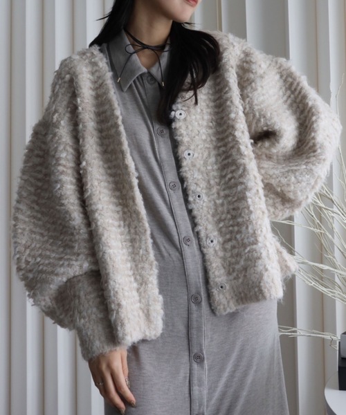 YENNA（イェンナ）の「【ポコポコVネックニットカーディガン】ニットアウター（ニット/セーター・レディース・チャコールグレー/ベージュ/アイボリー/ブルー・FREE）」の9枚目の写真