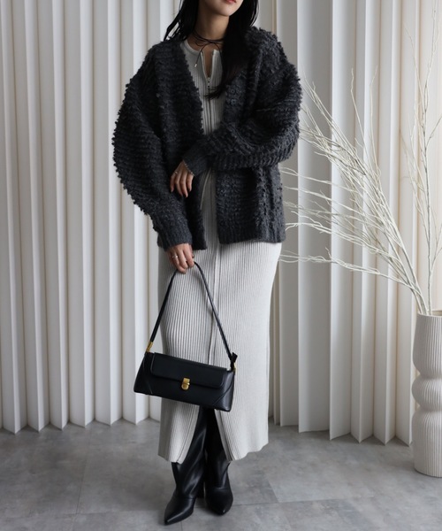 YENNA（イェンナ）の「【ポコポコVネックニットカーディガン】ニットアウター（ニット/セーター・レディース・チャコールグレー/ベージュ/アイボリー/ブルー・FREE）」の22枚目の写真