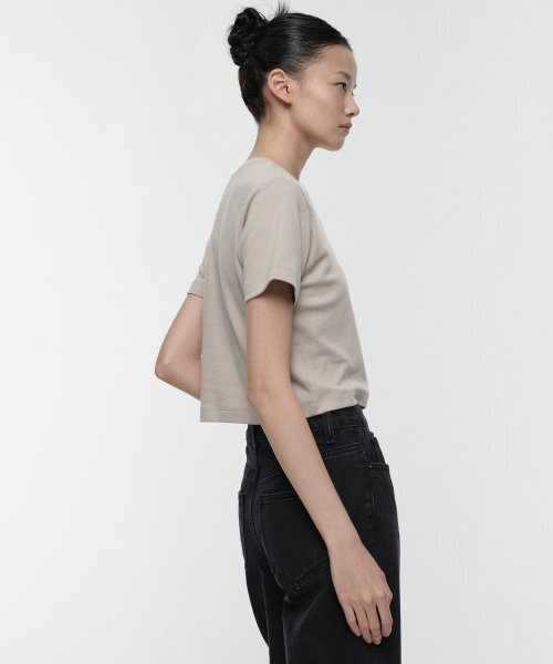 MUSINSA STANDARD WOMAN（ムシンサスタンダードウーマン）の「ウィメンズクルーネッククロップTシャツ[マッシュルーム]（Tシャツ/カットソー・レディース・その他・SMALL/MEDIUM/LARGE/X-LARGE/X-SMALL）」の4枚目の写真
