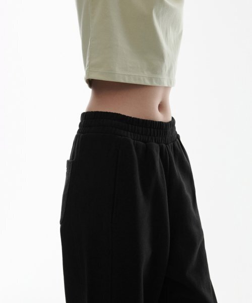 MUSINSA STANDARD WOMAN（ムシンサスタンダードウーマン）の「ウィメンズワイドスウェットパンツ[ブラック]（スウェットパンツ・レディース・その他・SMALL/MEDIUM/LARGE/X-SMALL）」の4枚目の写真