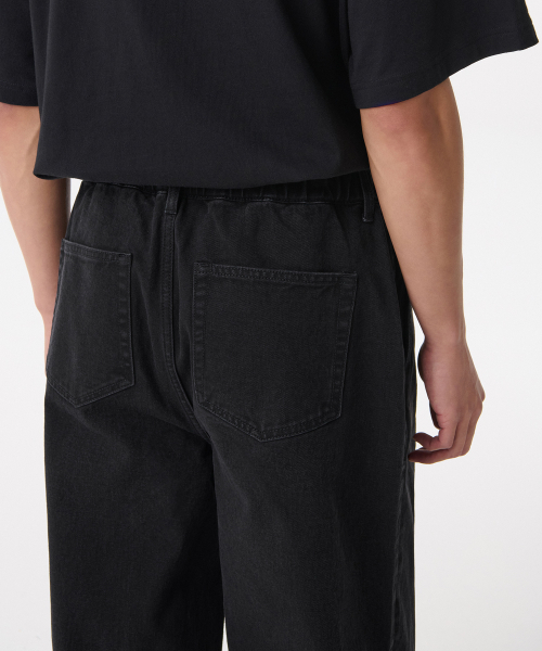 MUSINSA STANDARD（ムシンサスタンダード）の「ワンタックワイドバンディングデニムパンツ[ウォッシュドブラック]（デニムパンツ・メンズ・その他・40/38/42/36/34/32/30/26/28）」の5枚目の写真