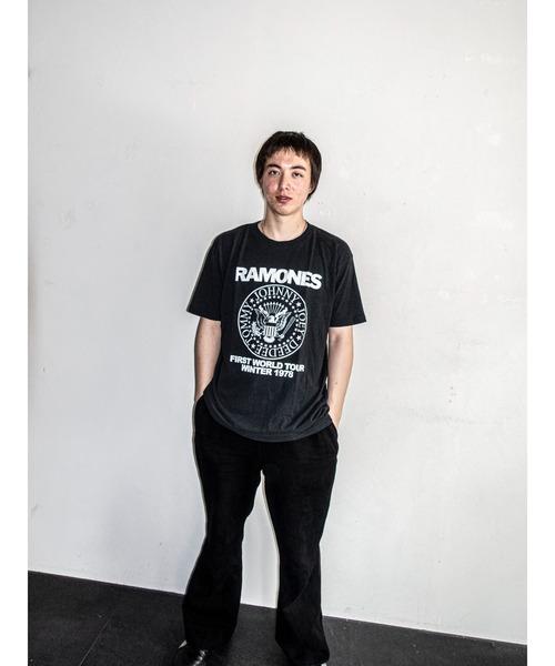 THRIFTY LOOK(スリフティールック)の「THRIFTY LOOK スリフティルック / THRIFTY"RAMONES"TEE(Tシャツ/カットソー・メンズ・ブラック・X-LARGE)」の1枚目の写真