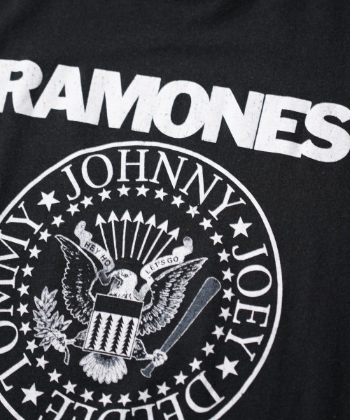 THRIFTY LOOK(スリフティールック)の「THRIFTY LOOK スリフティルック / THRIFTY"RAMONES"TEE(Tシャツ/カットソー・メンズ・ブラック・X-LARGE)」の4枚目の写真