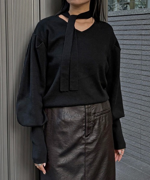 &g'aime(アンジェム)の「【&g'aime 】 チョーカー付きニット Choker Neck Knit(ニット/セーター・レディース・ブラウン/ブラック/ライトグレー・FREE)」の2枚目の写真