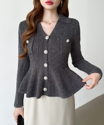 COCOMOMO（ココモモ）の「くびれシルエット ペプラムトップス ニット カーディン ペプラム パールボタン付き Vネック スキッパー 長袖（Tシャツ/カットソー・レディース）」