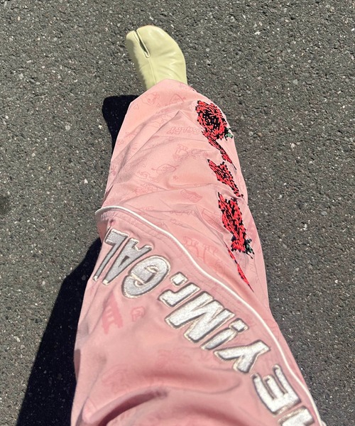 HEY!MrsROSE(ヘイミセスローズ)の「HEY! Mrs ROSE(ヘイ!ミセスローズ)HEY!Mr.GALFY 走り屋トラックパンツ(その他パンツ・レディース・ブラック/ピンク・FREE)」の17枚目の写真