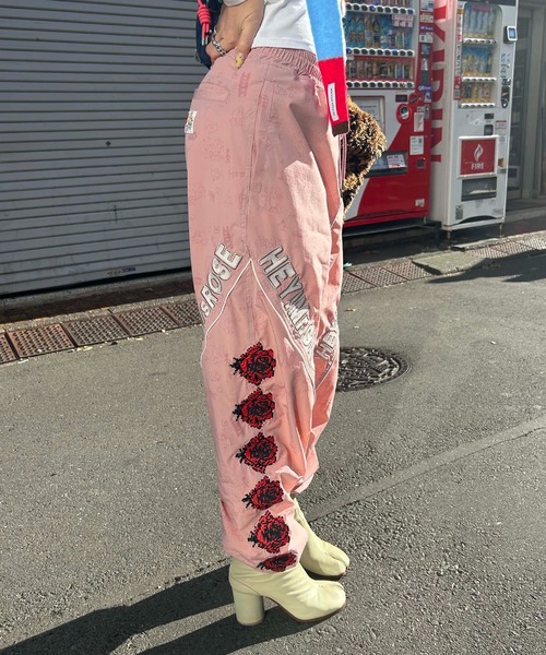 HEY!MrsROSE(ヘイミセスローズ)の「HEY! Mrs ROSE(ヘイ!ミセスローズ)HEY!Mr.GALFY 走り屋トラックパンツ(その他パンツ・レディース・ブラック/ピンク・FREE)」の18枚目の写真