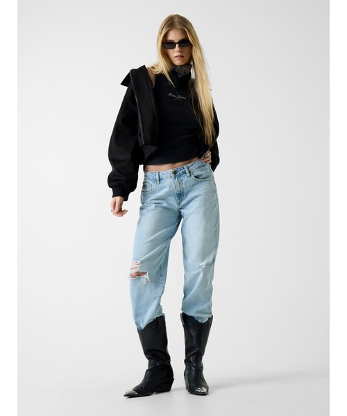 GUESS JEANS(ゲスジーンズ)の「GUESS JEANS Faux Suede Bomber ブルゾン (ブルゾン・レディース・ベージュ/ブラック・X-SMALL/MEDIUM/LARGE/SMALL)」の4枚目の写真