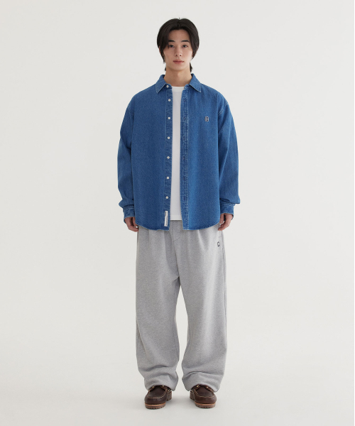 COVERNAT(カバーナット)の「Cロゴデニムシャツブルー(シャツ/ブラウス・レディース・その他・X-SMALL/SMALL/MEDIUM/LARGE/X-LARGE/XX-LARGE)」の4枚目の写真