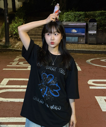 ALYSS（アリス）の「[ワンショットハンソルXケンシXアリス] サードアイクローバーハーフTシャツ [ブラック]（Tシャツ/カットソー）」