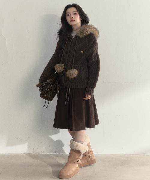 SunsetPark(サンセットパーク)の「フェイクファーポンポン付 ケーブル編みニットフーディー SP25a057【SunsetPark】【2025AW】(ニット/セーター・レディース・グレー/ブラウン/アイボリー・S/M)」の9枚目の写真
