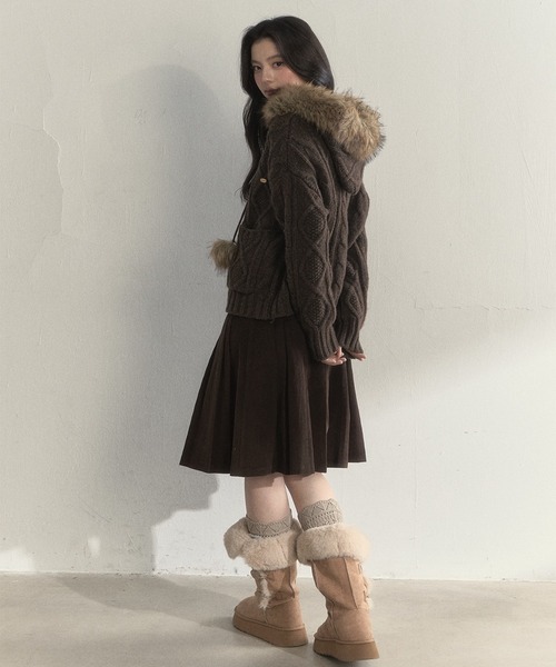 SunsetPark(サンセットパーク)の「フェイクファーポンポン付 ケーブル編みニットフーディー SP25a057【SunsetPark】【2025AW】(ニット/セーター・レディース・グレー/ブラウン/アイボリー・S/M)」の11枚目の写真