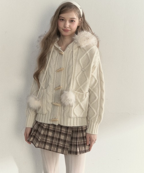 SunsetPark(サンセットパーク)の「フェイクファーポンポン付 ケーブル編みニットフーディー SP25a057【SunsetPark】【2025AW】(ニット/セーター・レディース・グレー/ブラウン/アイボリー・S/M)」の14枚目の写真