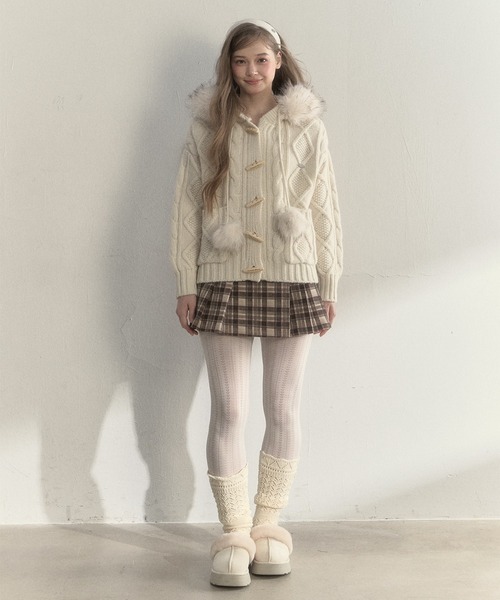 SunsetPark(サンセットパーク)の「フェイクファーポンポン付 ケーブル編みニットフーディー SP25a057【SunsetPark】【2025AW】(ニット/セーター・レディース・グレー/ブラウン/アイボリー・S/M)」の16枚目の写真