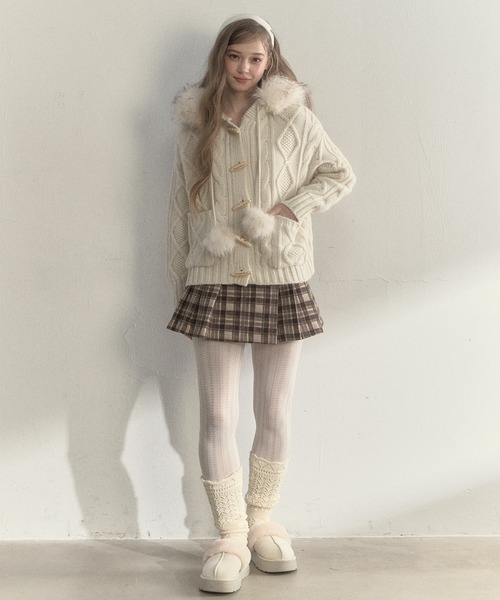 SunsetPark(サンセットパーク)の「フェイクファーポンポン付 ケーブル編みニットフーディー SP25a057【SunsetPark】【2025AW】(ニット/セーター・レディース・グレー/ブラウン/アイボリー・S/M)」の18枚目の写真