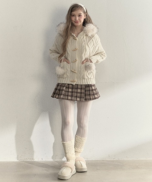SunsetPark(サンセットパーク)の「フェイクファーポンポン付 ケーブル編みニットフーディー SP25a057【SunsetPark】【2025AW】(ニット/セーター・レディース・グレー/ブラウン/アイボリー・S/M)」の19枚目の写真