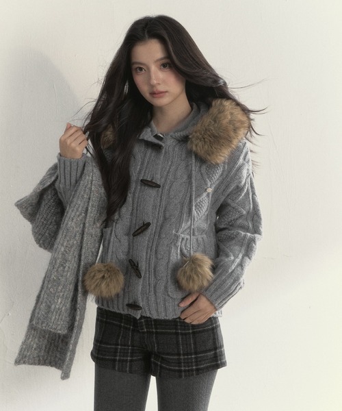 SunsetPark(サンセットパーク)の「フェイクファーポンポン付 ケーブル編みニットフーディー SP25a057【SunsetPark】【2025AW】(ニット/セーター・レディース・グレー/ブラウン/アイボリー・S/M)」の20枚目の写真