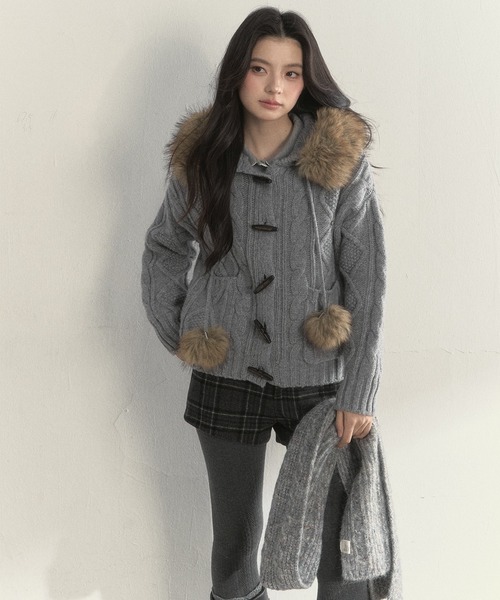 SunsetPark(サンセットパーク)の「フェイクファーポンポン付 ケーブル編みニットフーディー SP25a057【SunsetPark】【2025AW】(ニット/セーター・レディース・グレー/ブラウン/アイボリー・S/M)」の22枚目の写真