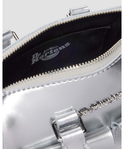 Dr. Martens(ドクターマーチン)の「Dr. Martens/ドクターマーチン ミニ トップ ハンドル バッグ 42502020(ハンドバッグ・レディース・シルバー・FREE)」の9枚目の写真