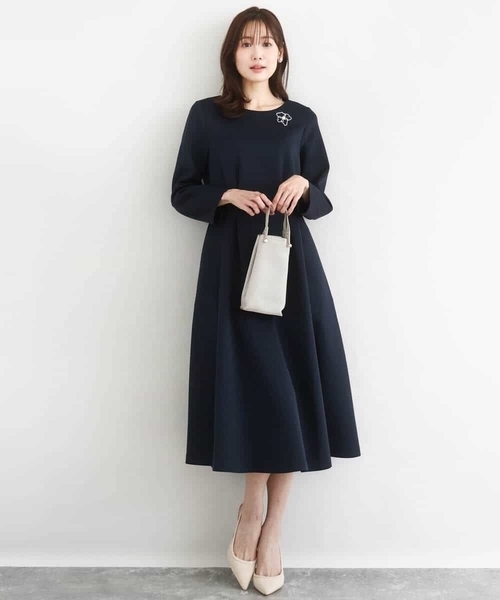 MK MICHEL KLEIN（エムケーミッシェルクラン）の「スムースダンボール タックワンピース/洗える（ワンピース・レディース・ライトグレー/ネイビー・38）」の8枚目の写真