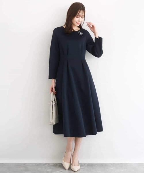 MK MICHEL KLEIN（エムケーミッシェルクラン）の「スムースダンボール タックワンピース/洗える（ワンピース・レディース・ライトグレー/ネイビー・38）」の10枚目の写真