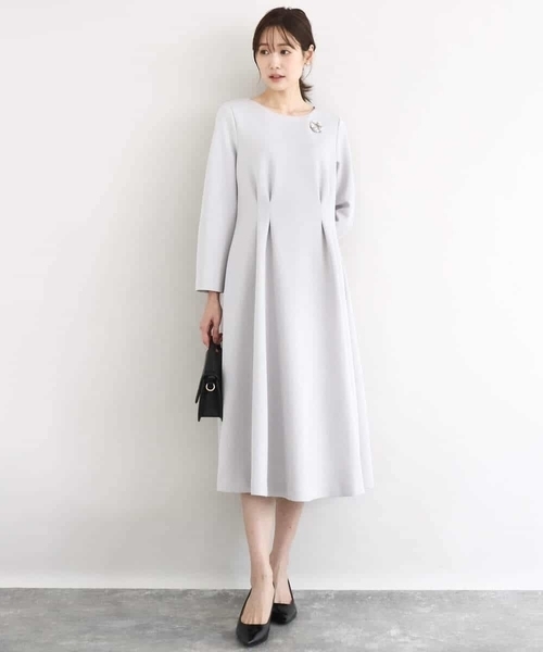 MK MICHEL KLEIN（エムケーミッシェルクラン）の「スムースダンボール タックワンピース/洗える（ワンピース・レディース・ライトグレー/ネイビー・38）」の13枚目の写真